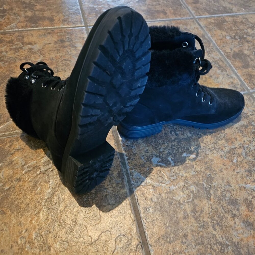 Womens boots with fur top, black, size 9.0